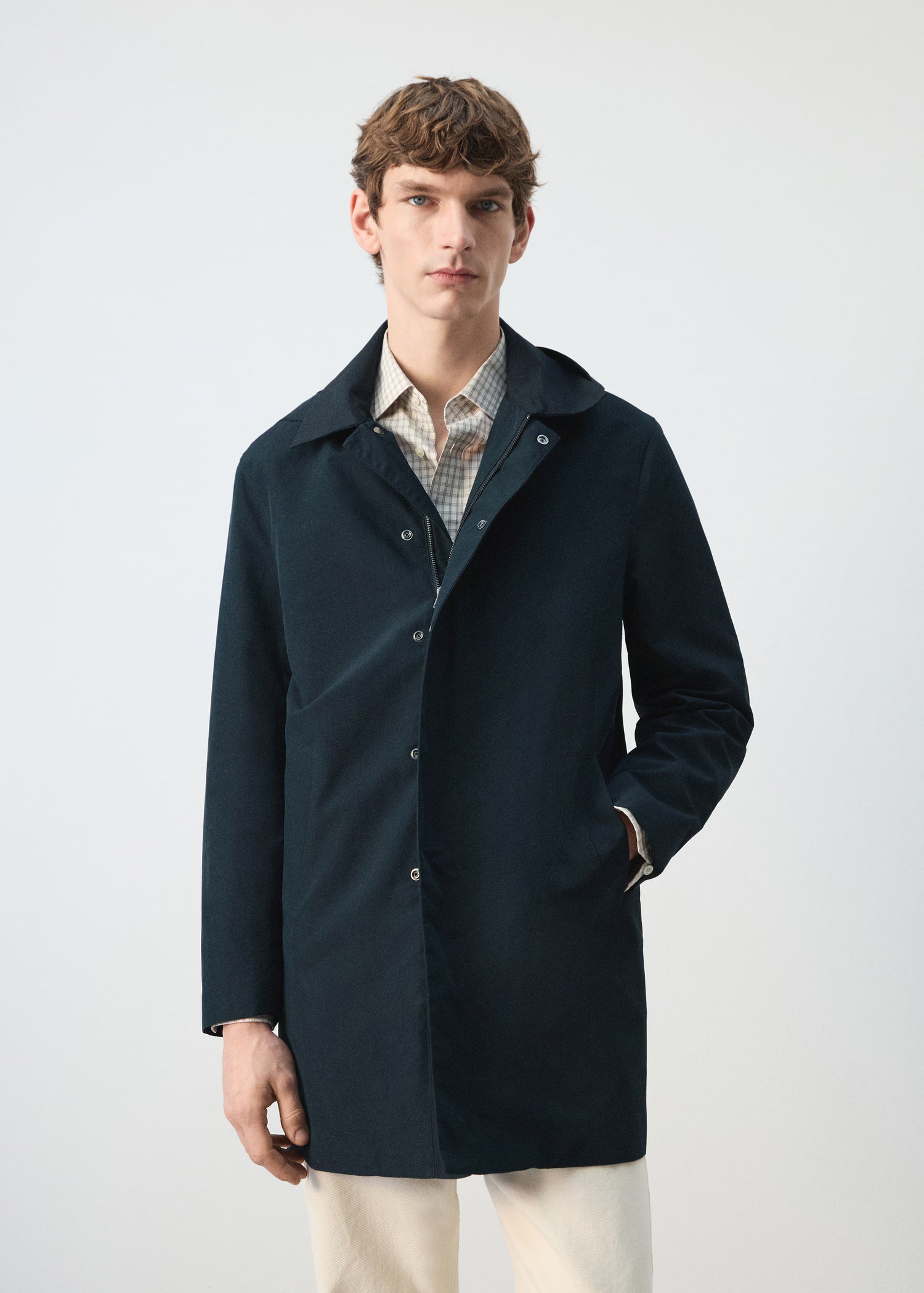 Water-repellent parka with detachable hood