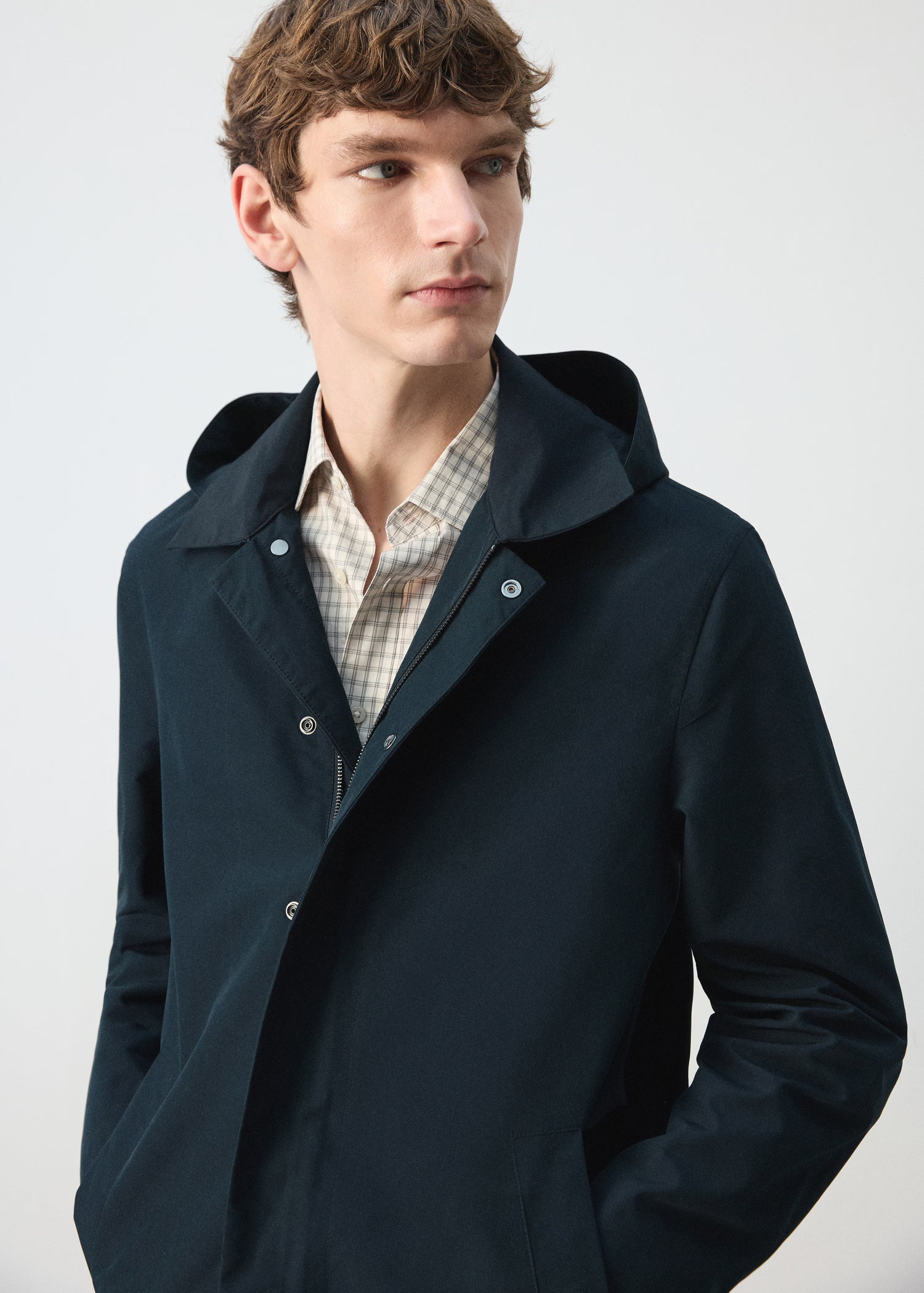 Water-repellent parka with detachable hood