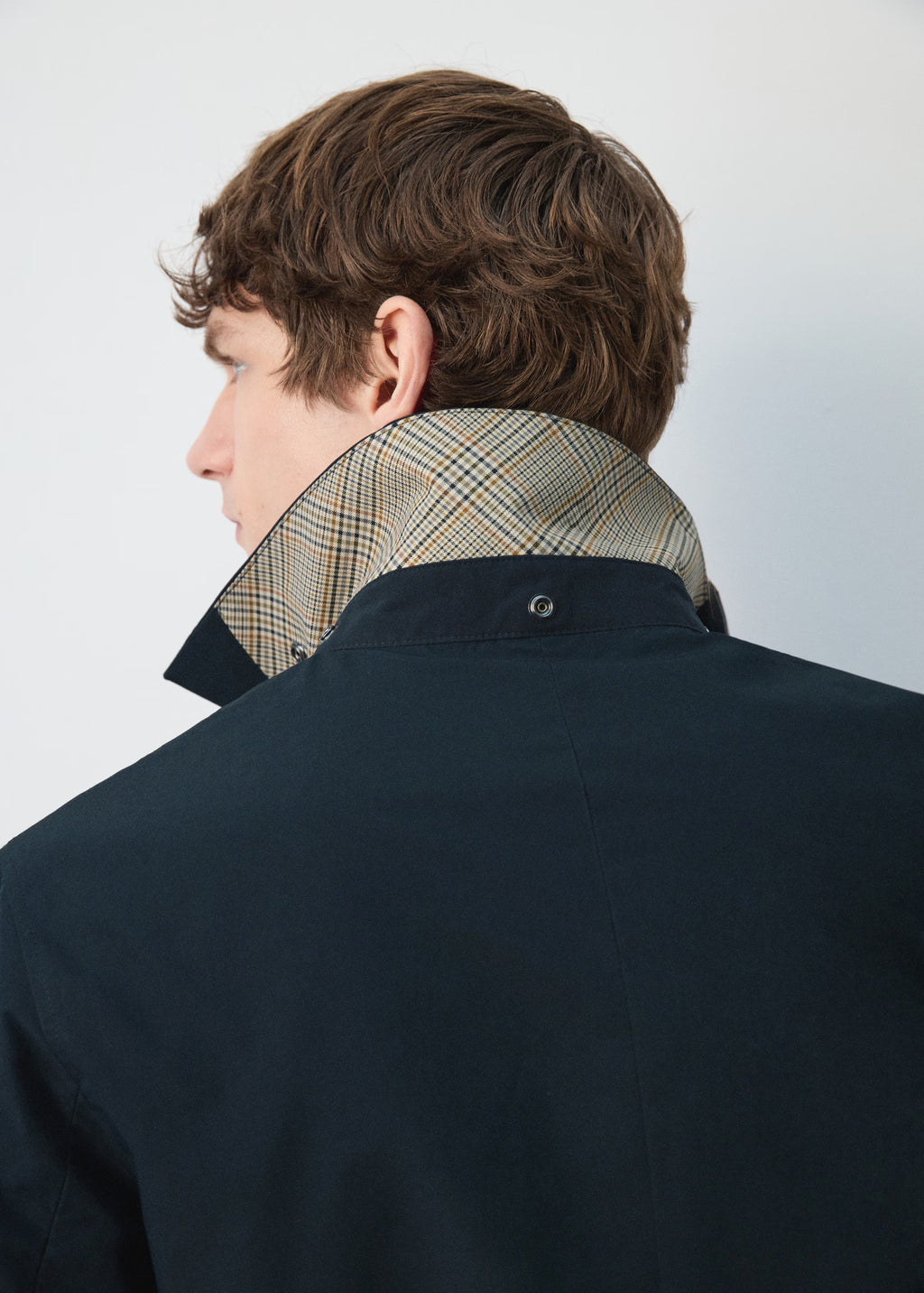 Water-repellent parka with detachable hood